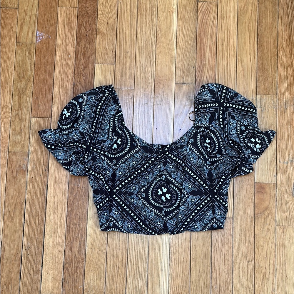 Black and White Puff Sleeve Crop Blouse